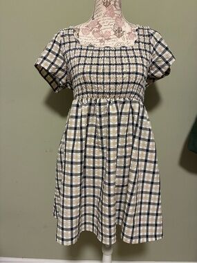 Nasty Gal Beige Black White Plaid Smocked Short Sleeve Dress